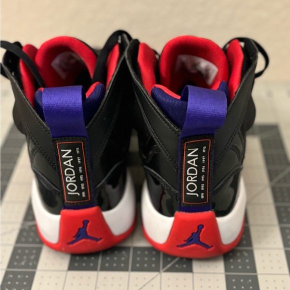 Jordan 6 - Picture 5 of 6